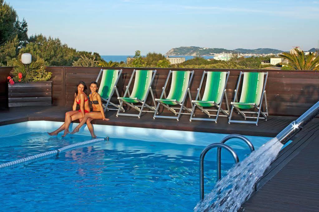 Hotel Gran Bretagna Ричоне Екстериор снимка