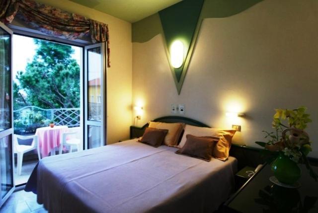 Hotel Gran Bretagna Ричоне Екстериор снимка